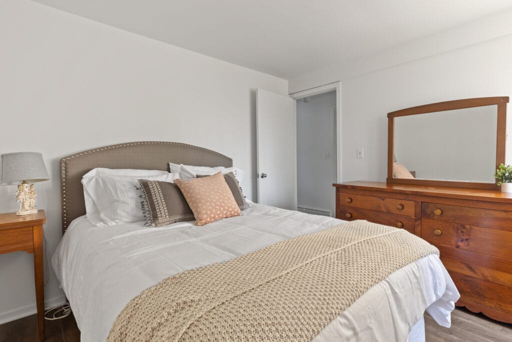 Queen bedroom, elegant and restful